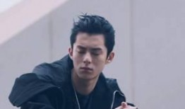 王鹤棣吃瓜的眼神娱乐,揭秘娱乐圈幕后真相